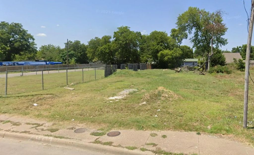2407 E Ann Arbor Avenue, Dallas