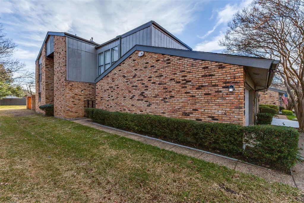 12327 Montego Plaza, Dallas