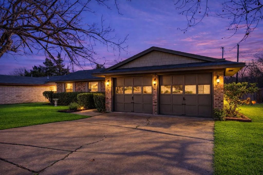 1019 S Valentine Drive, Sherman