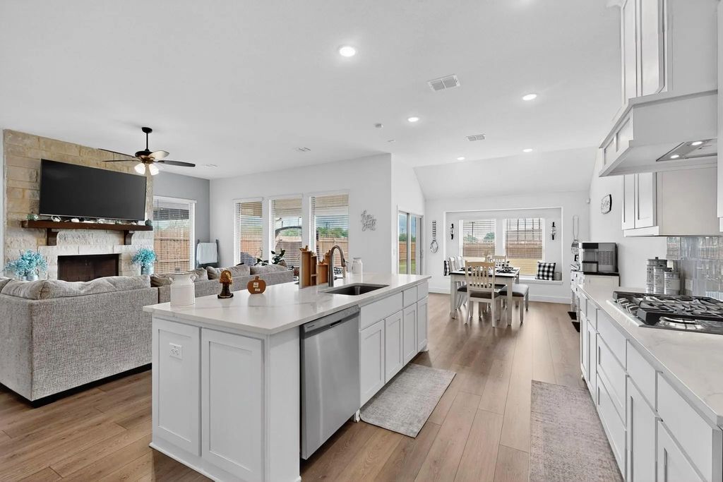 205 Lakewood Lane, Ponder