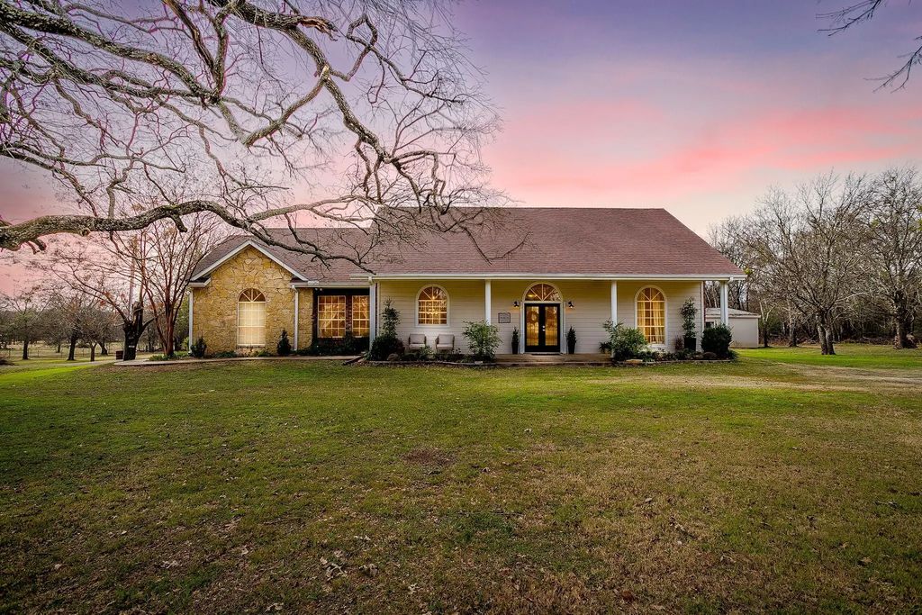 9948 S Highway 171, Grandview