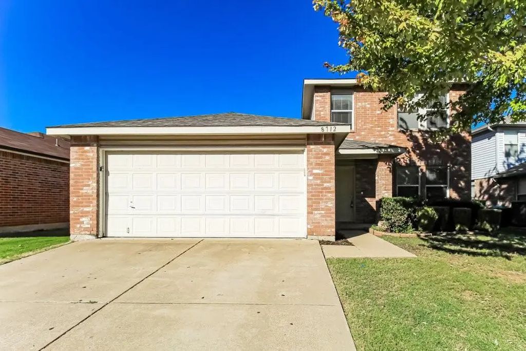 8712 Cove Meadow Lane, Fort Worth