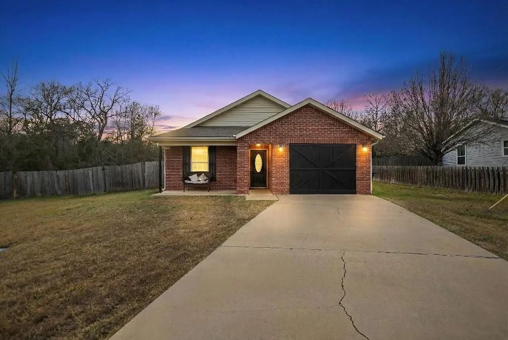 12501 Darrin Blvd, Lindale