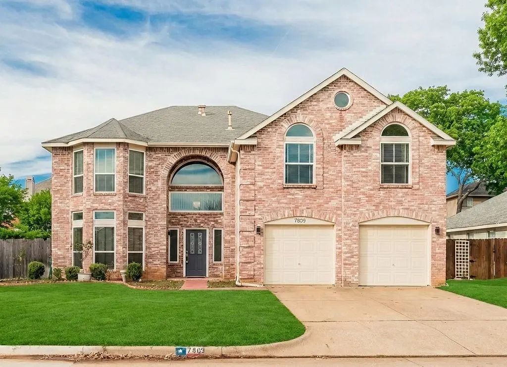 7809 Clover Leaf Drive, North Richland Hills