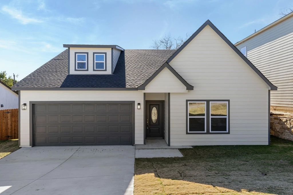 2619 Hillside Drive, Granbury