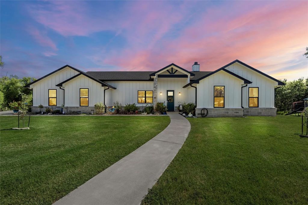 370 Rio Bonito Drive, Robinson