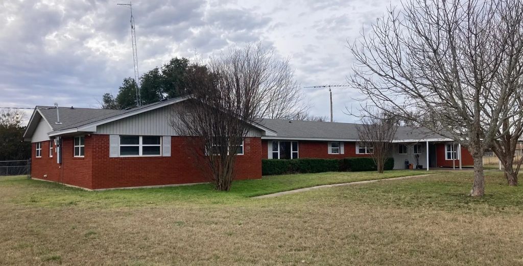 281 Lakeside Drive, China Spring