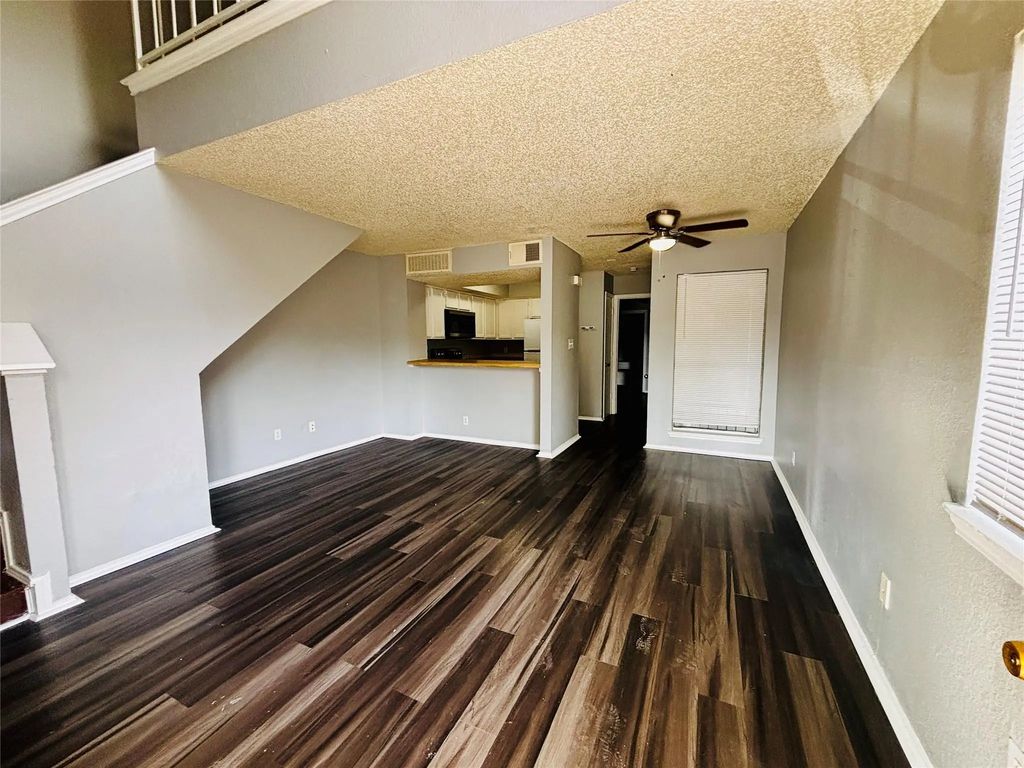 9823 Walnut Street 201, Dallas