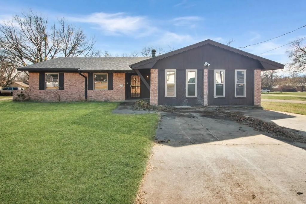 1120 E Wells Avenue, Sherman
