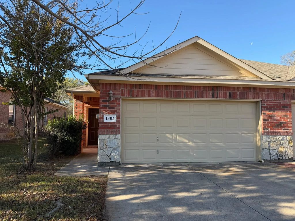 1305 Ravenwood Drive, Mansfield