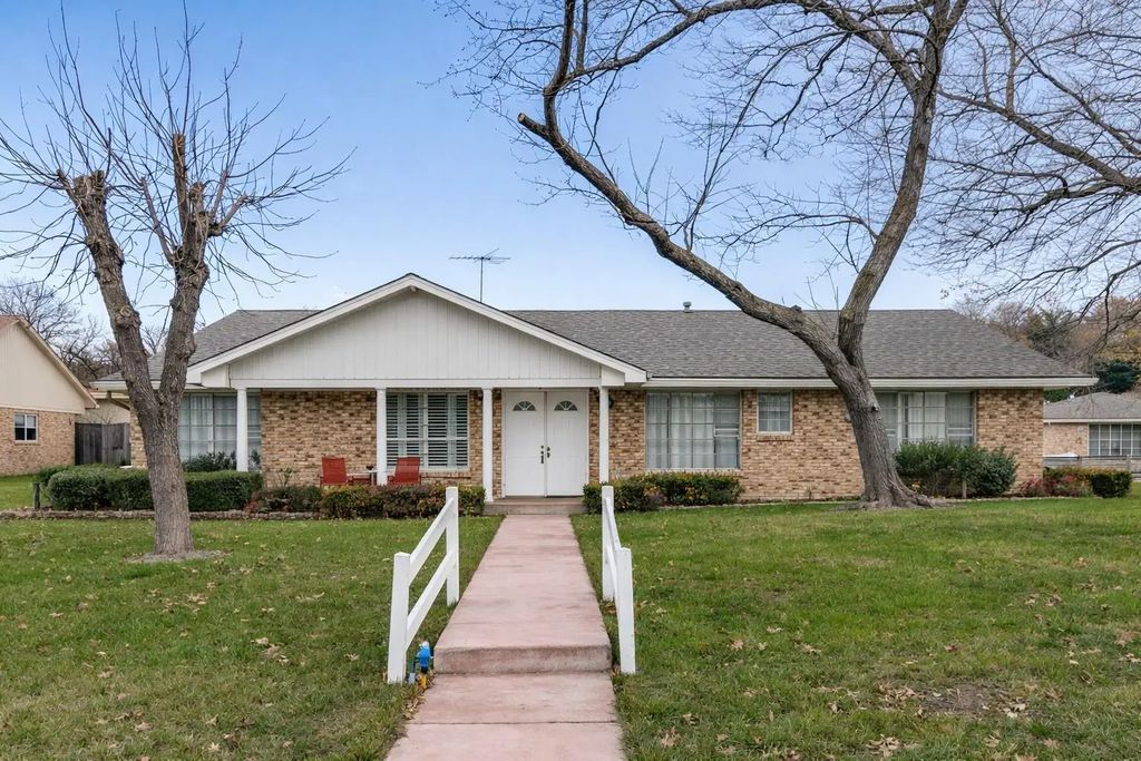 6120 Whitman Avenue, Fort Worth