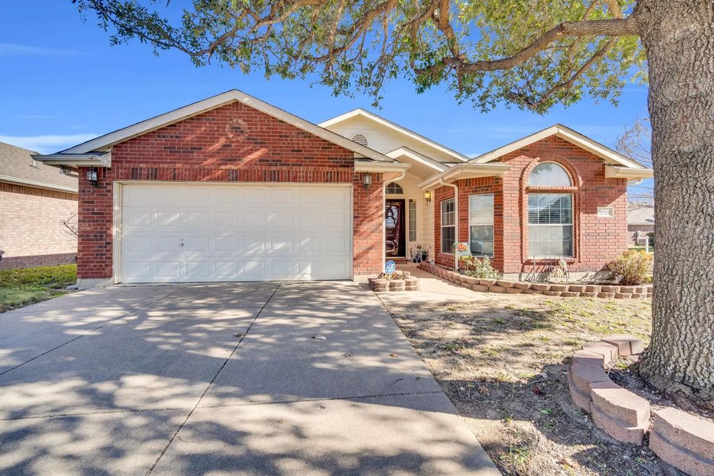 9229 Nightingale Drive, Fort Worth