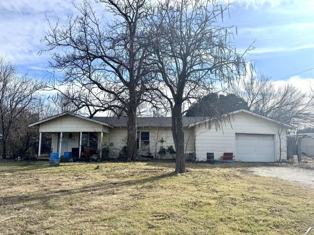 613 W Main Street, Crowley