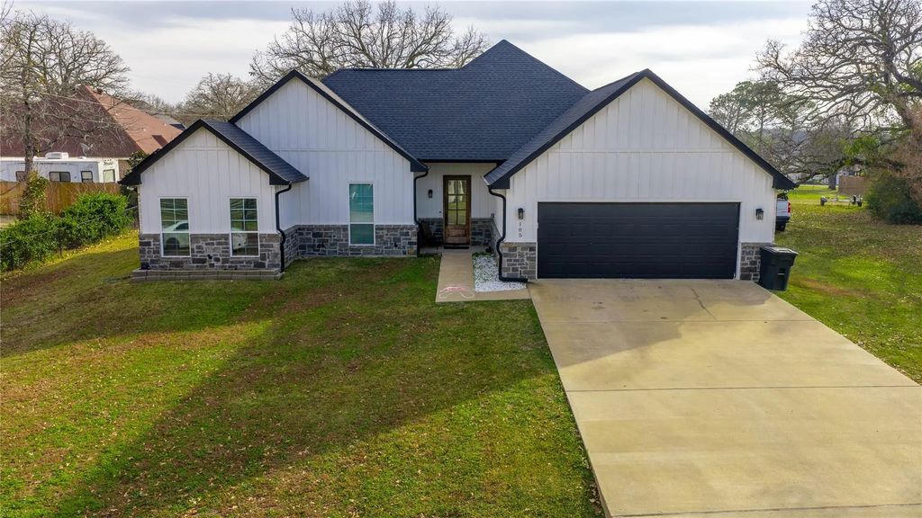 105 San Felipe Drive, Mabank