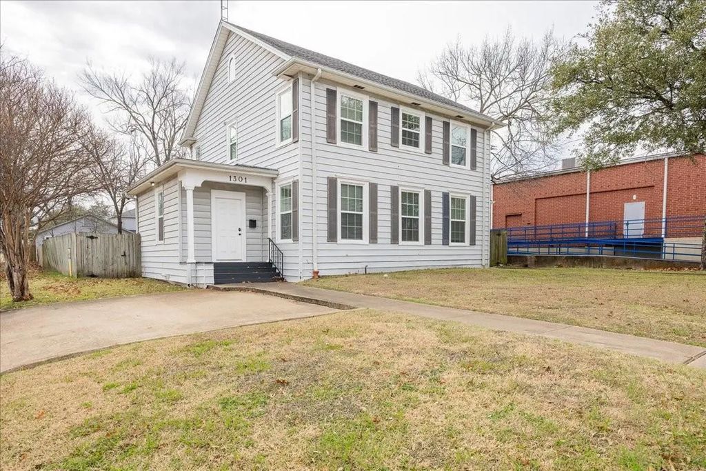 1301 W 2nd Avenue, Corsicana