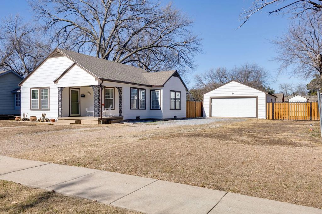 305 W Avenue E, Garland