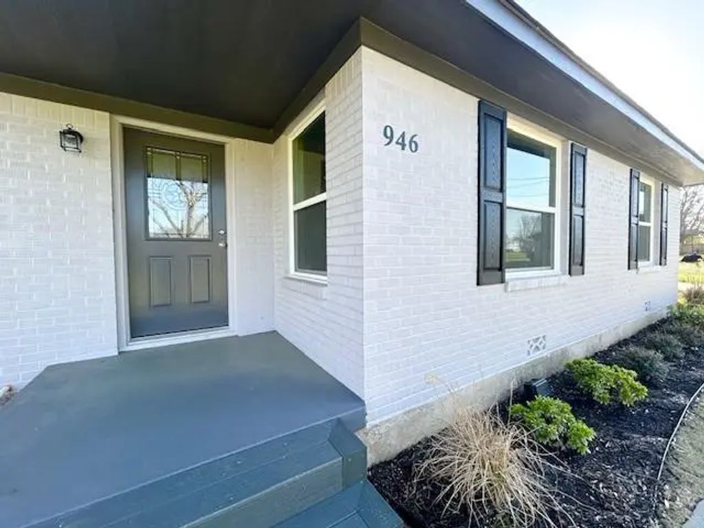 946 Jefferson Street E, Sulphur Springs