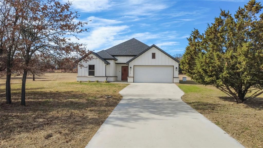 116 Grey Hound Lane, Poolville