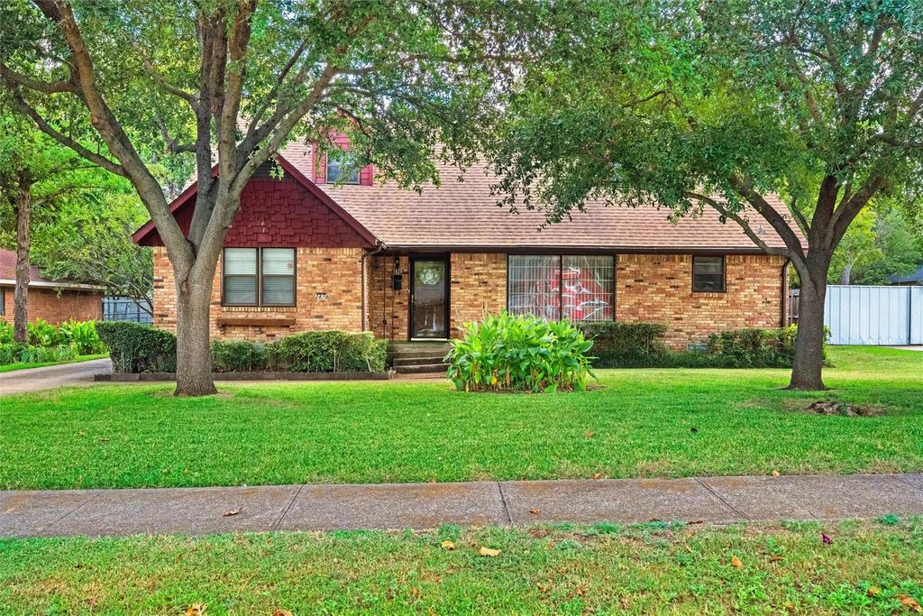 2828 Larkspur Lane, Dallas