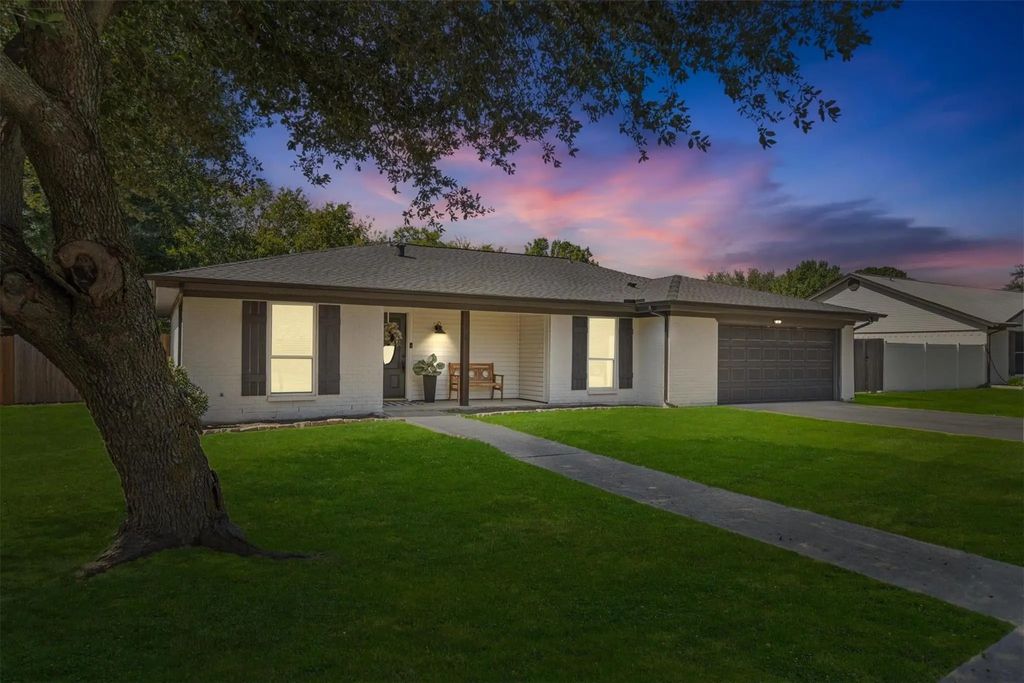 2717 Prestondale Drive, Hurst