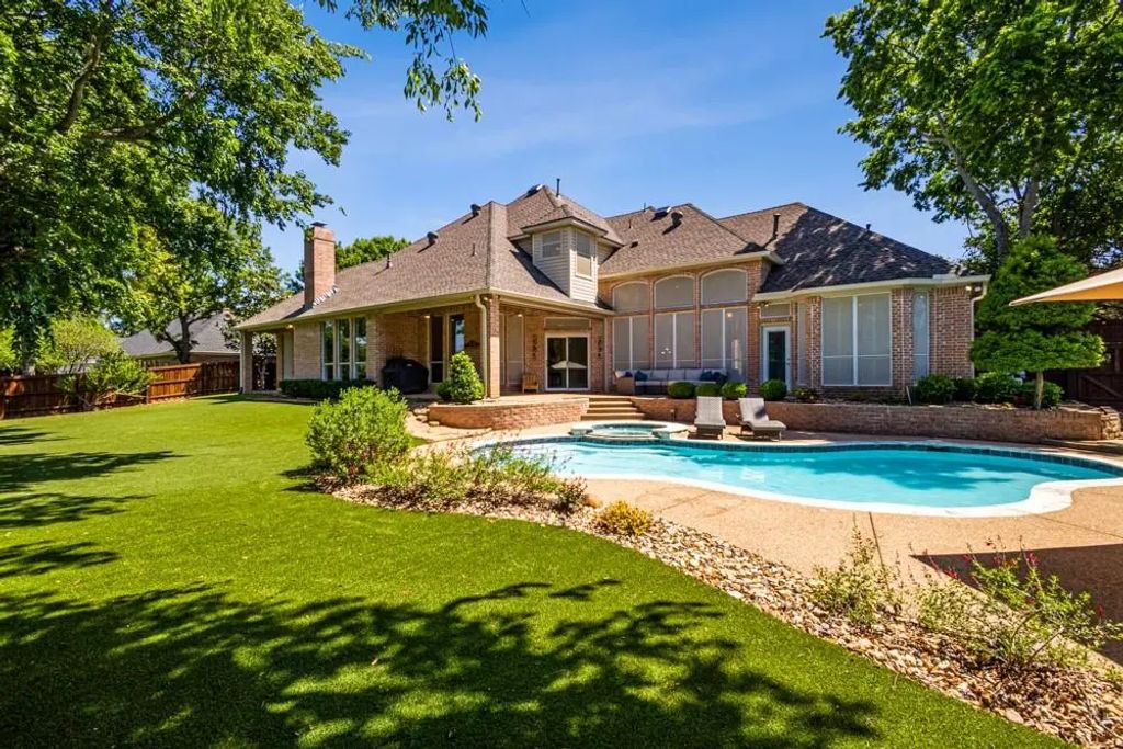 901 Canterbury Lane, Keller