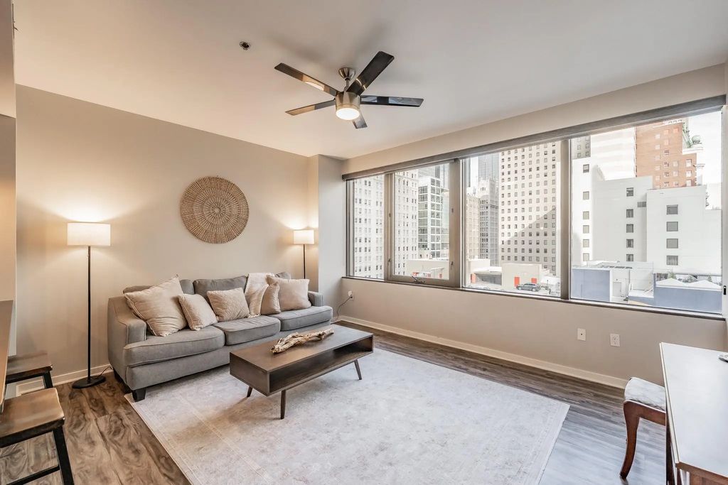 1200 Main Street 812, Dallas