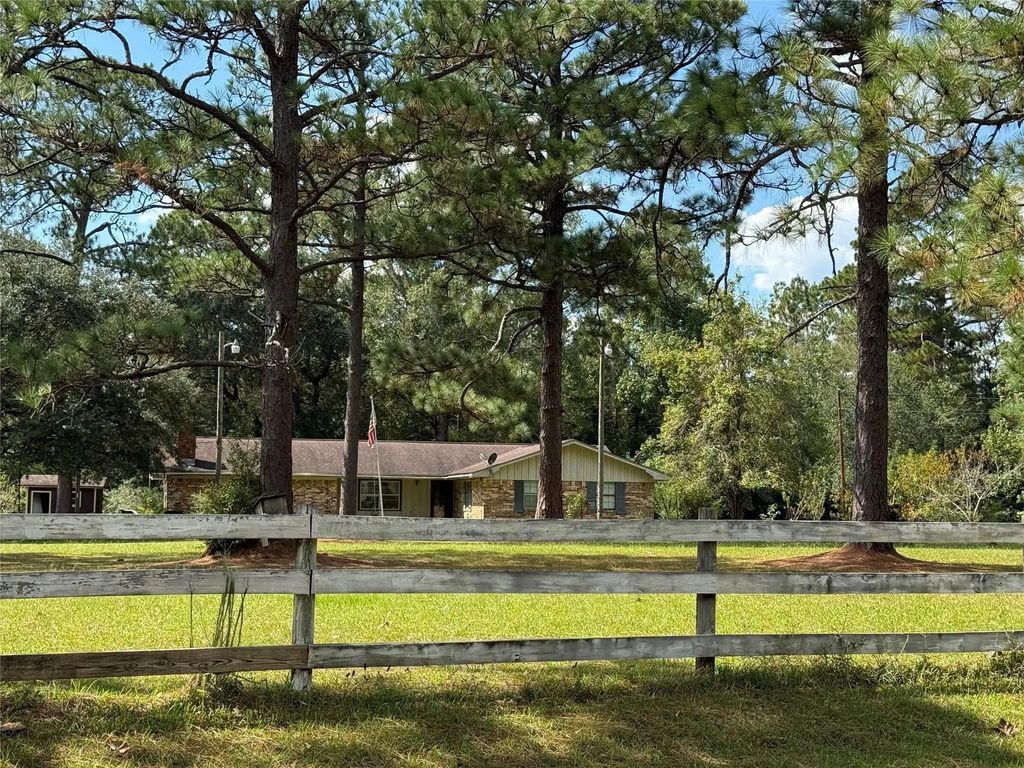 7039 County Road 3114, Buna