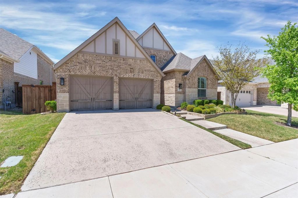 1928 Crested Ridge Road, Fort Worth