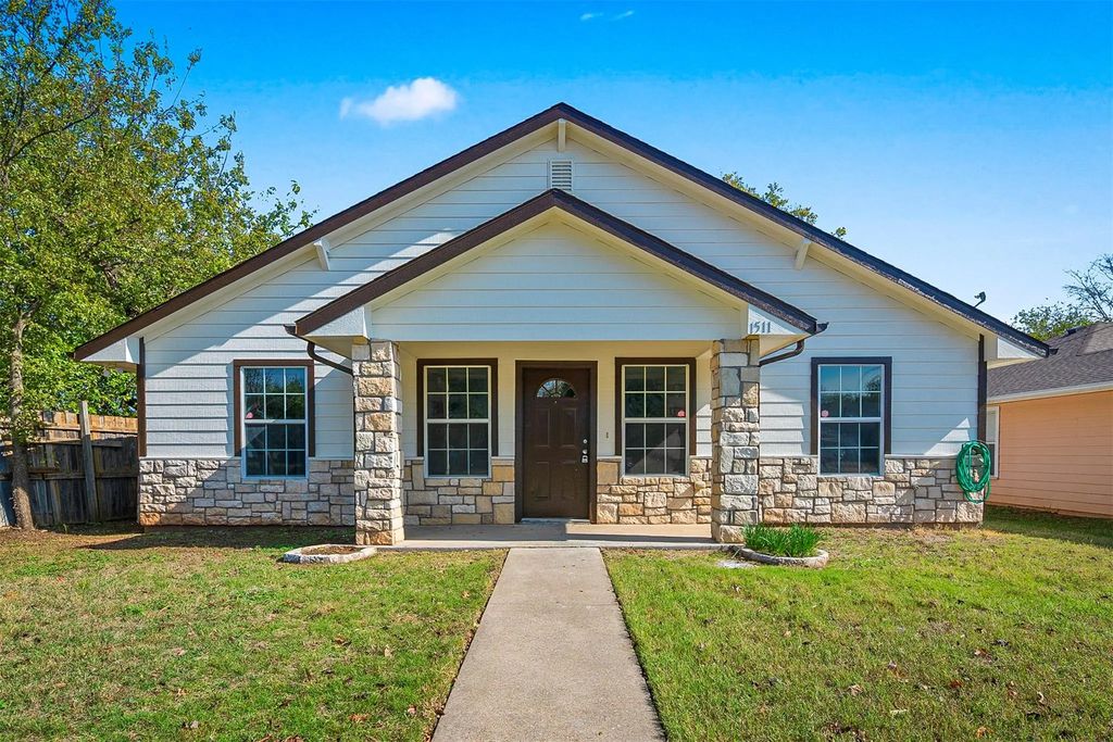 1511 N Brents Avenue, Sherman