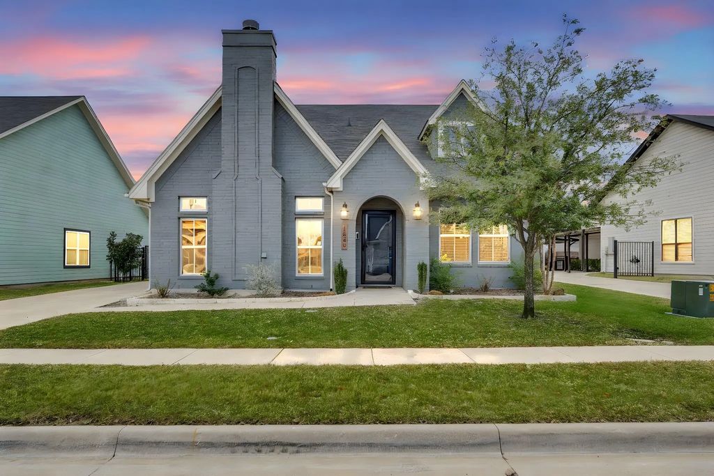 1565 Lizzie Lane, Burleson