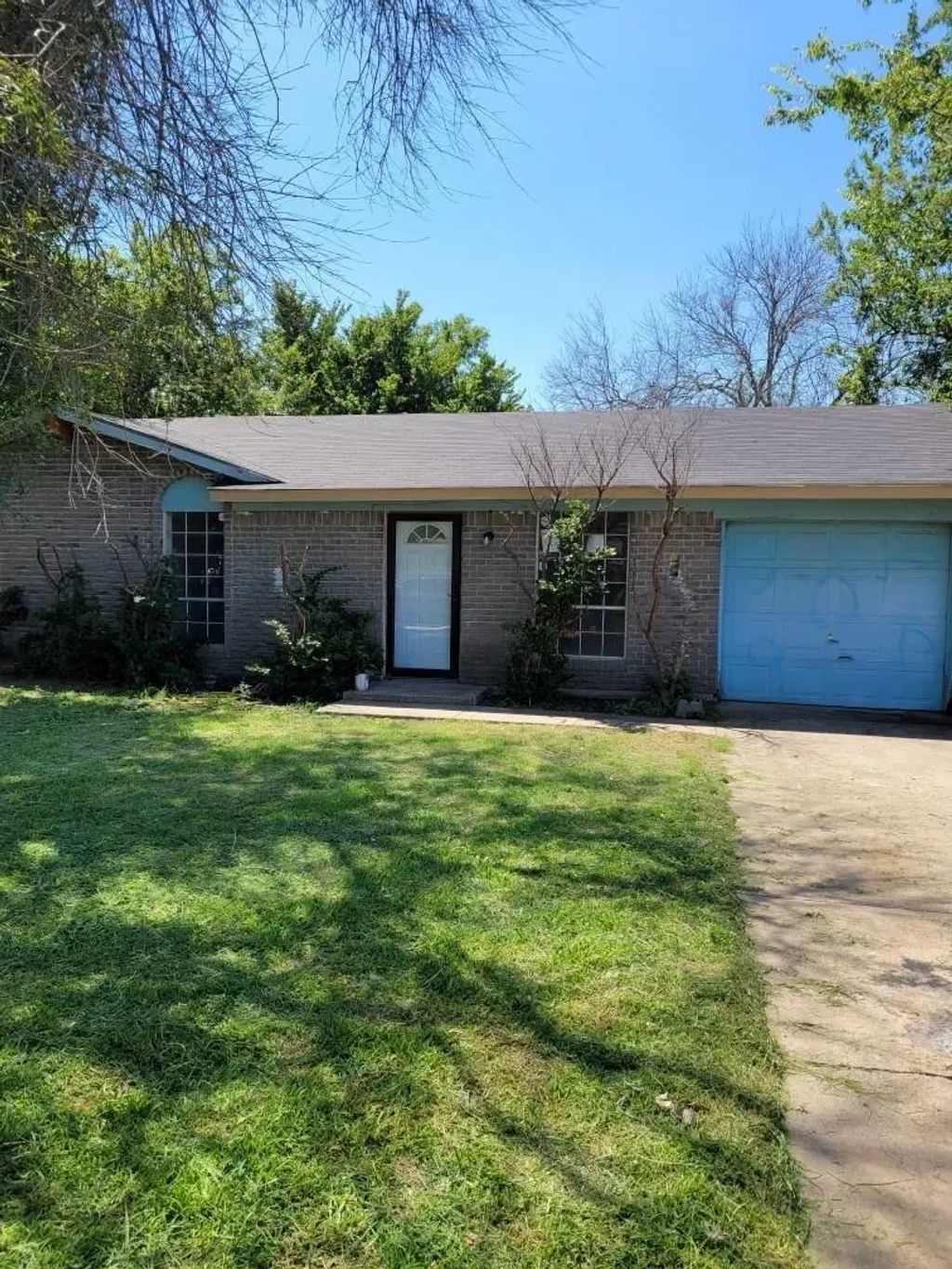 309 Redbud Lane, Wilmer