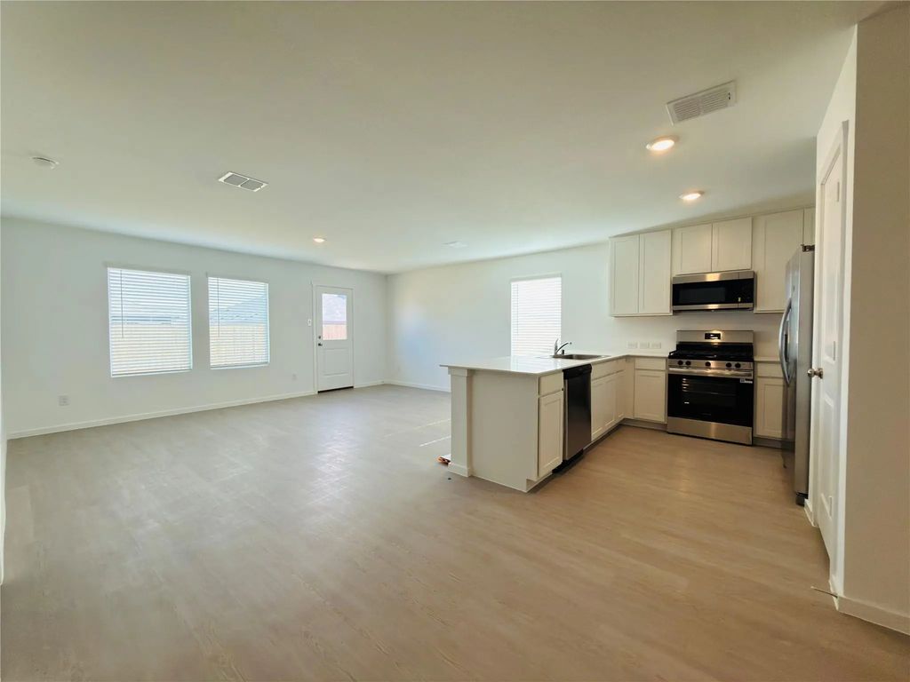 7128 Waterford Creek Court, Fort Worth