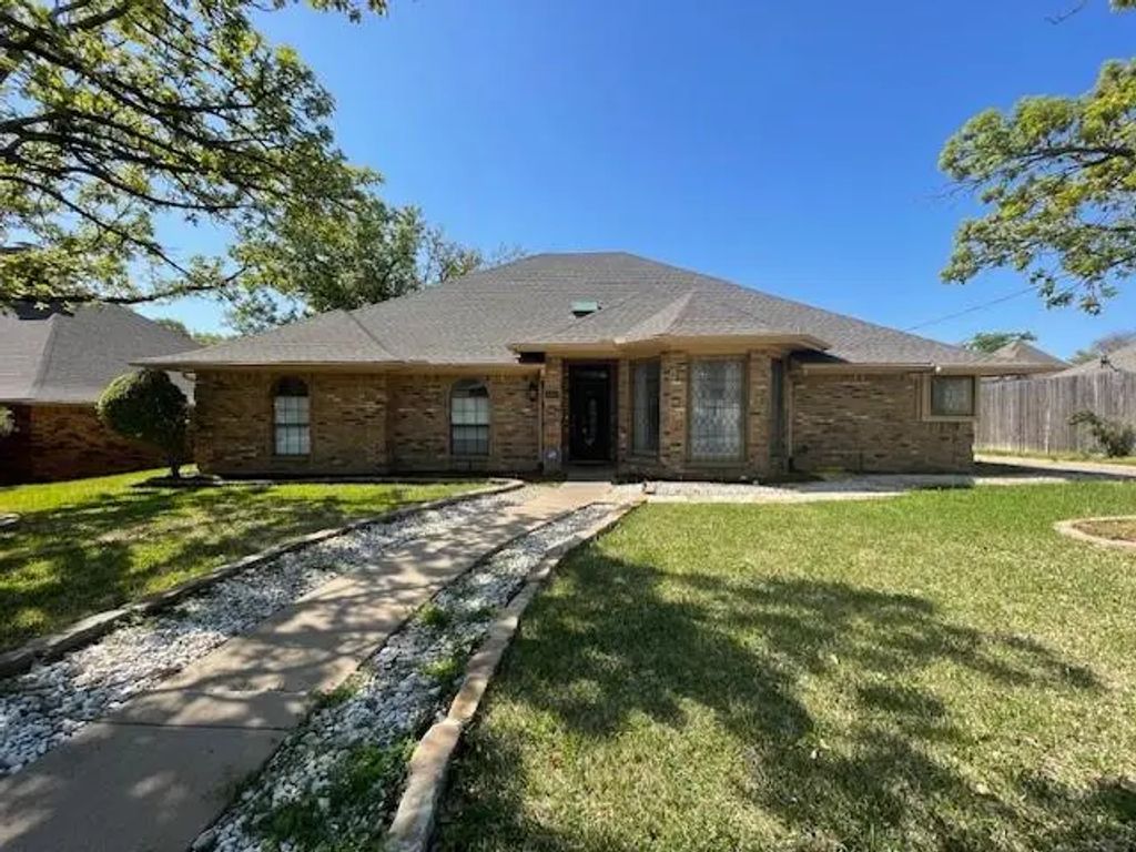 3208 Flintridge Drive, Arlington