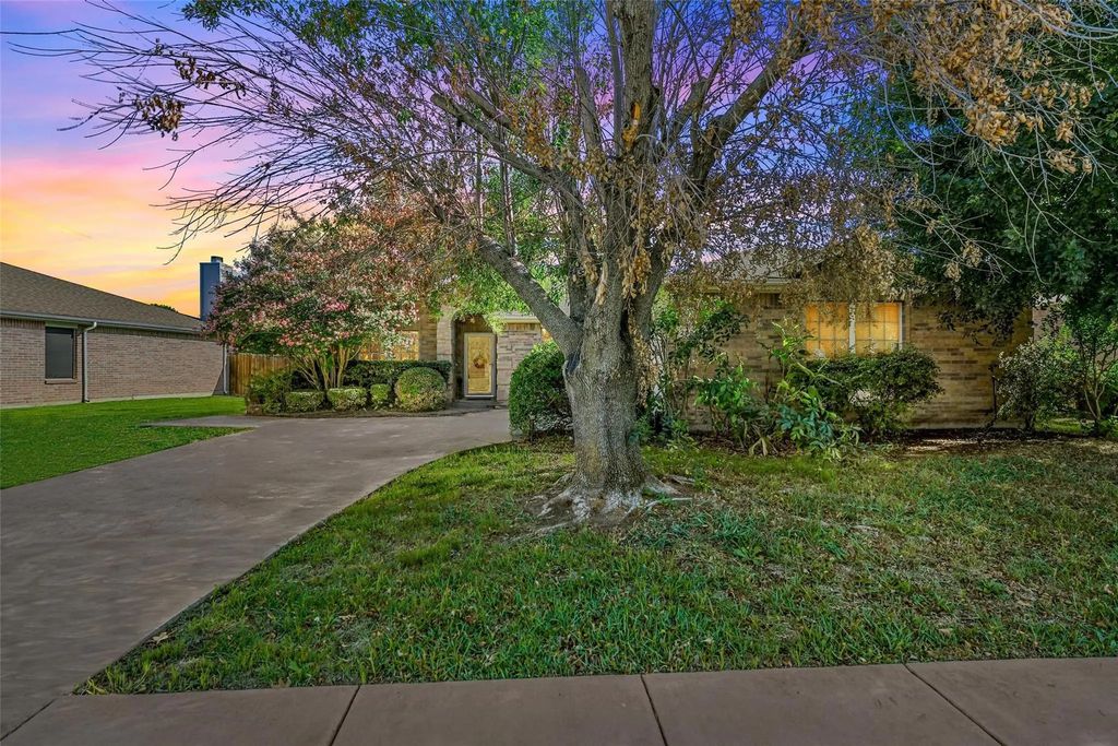 201 Tripp Trail, Denton
