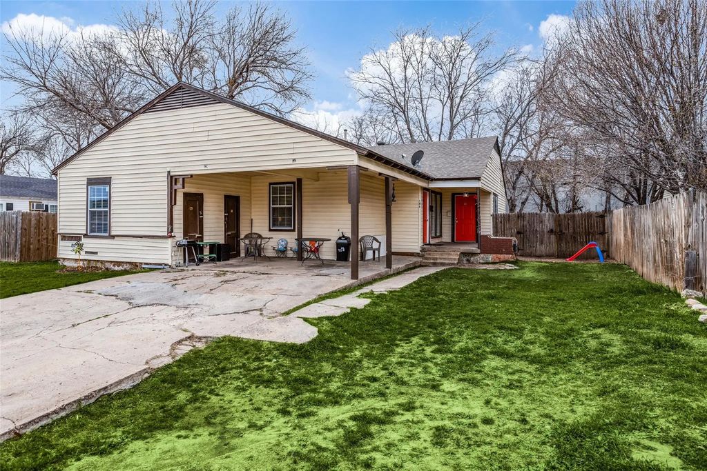 129/131 Ne 22nd Street, Grand Prairie
