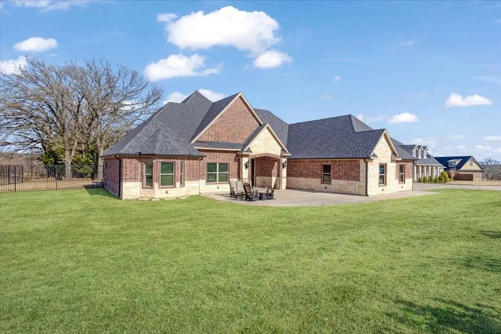 3909 Saddle Creek, Denison