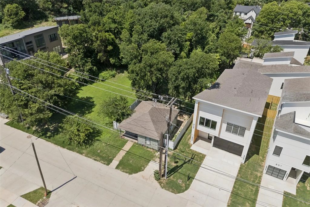 607 S Moore Street, Dallas