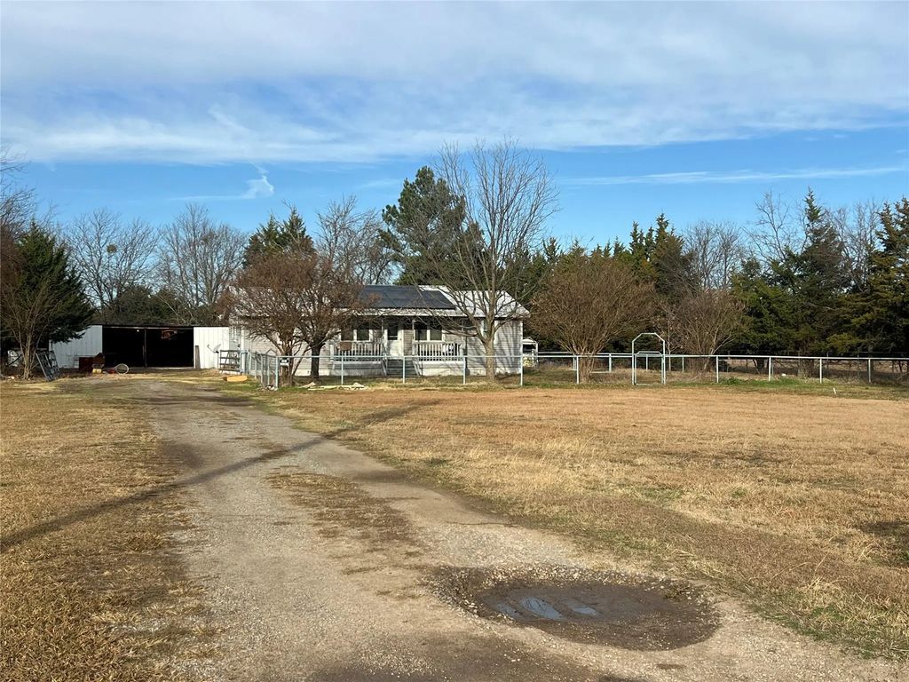 1335 N Washburn Road, Bells