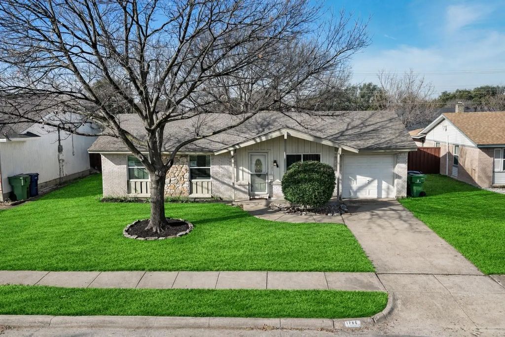 1705 Glenville Drive, Garland