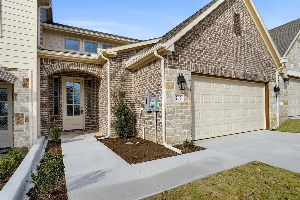 206 Legacy Boulevard, Weatherford