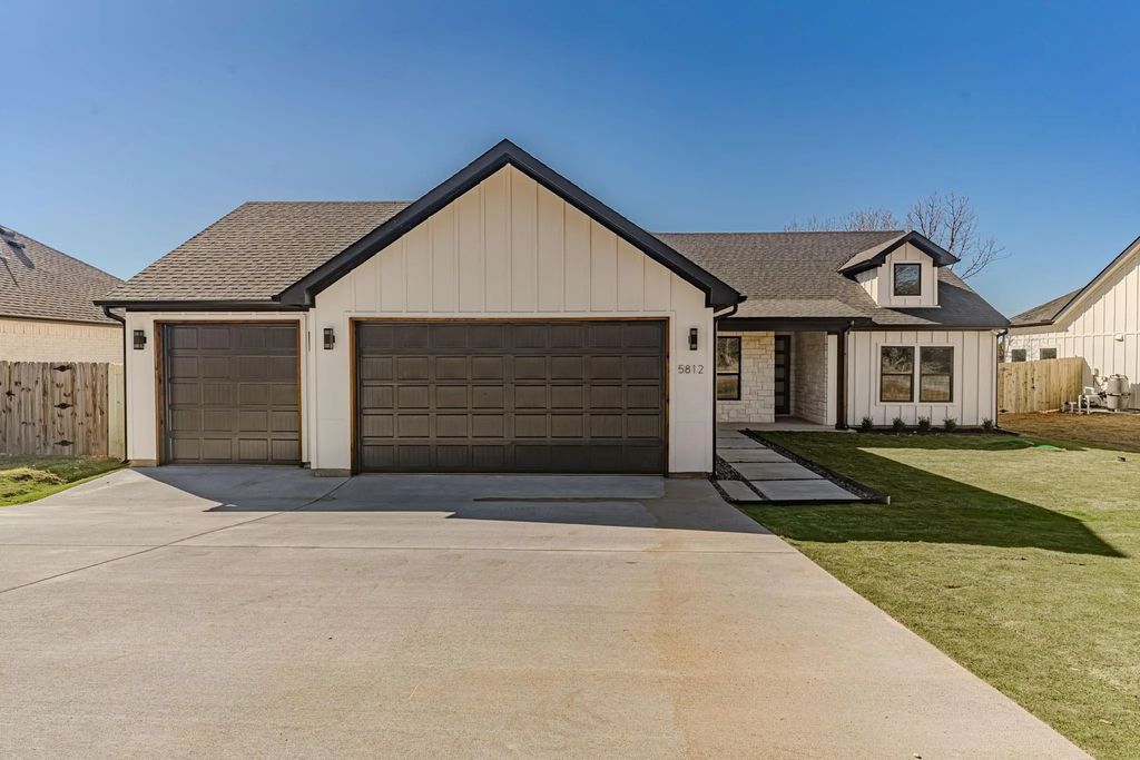 5812 Belaire Circle, Granbury