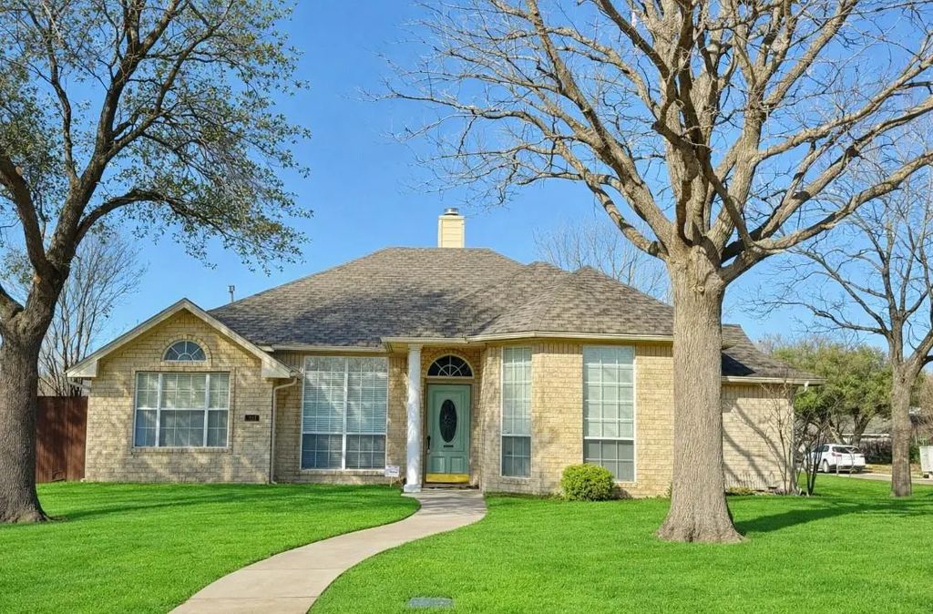 321 Tanglewood Street, Denton