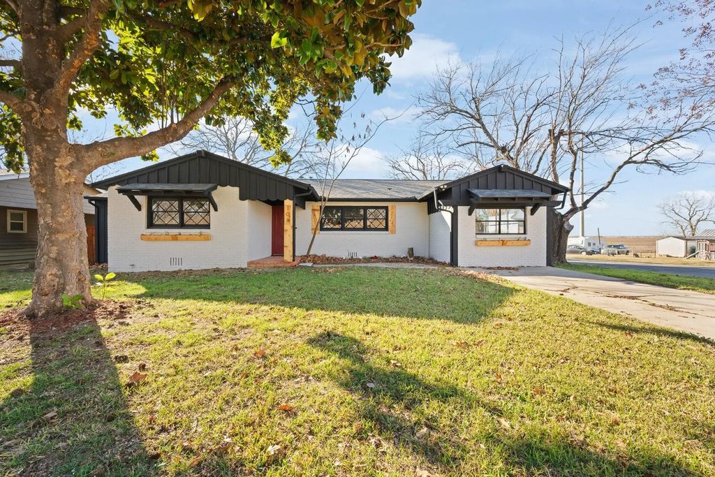 108 Hilltop Drive, Grandview