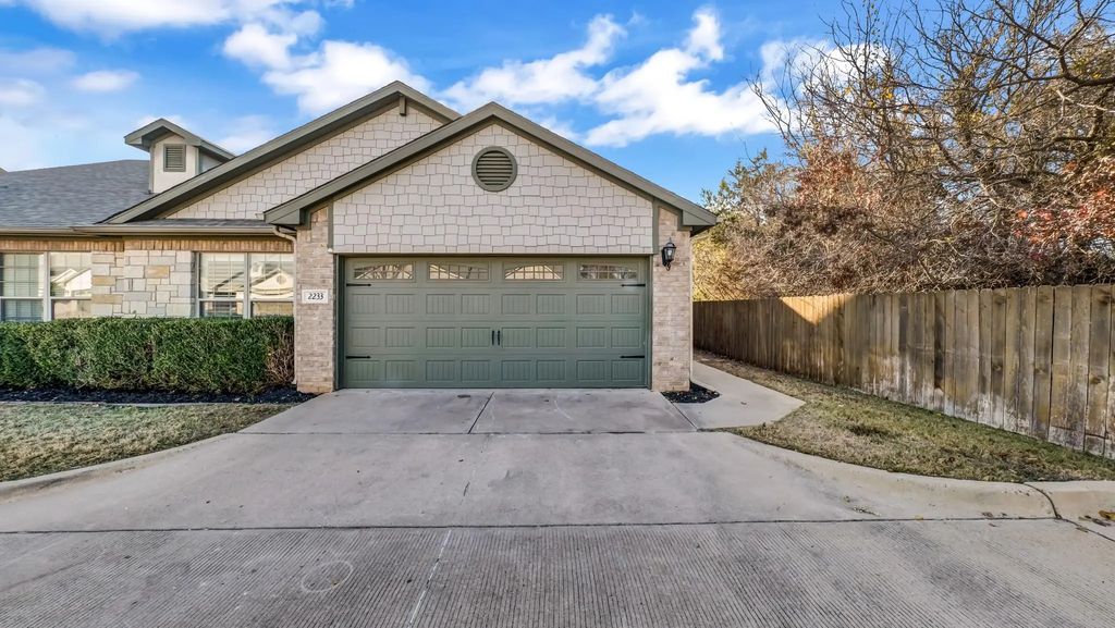 2233 Cobblestone Court, Granbury