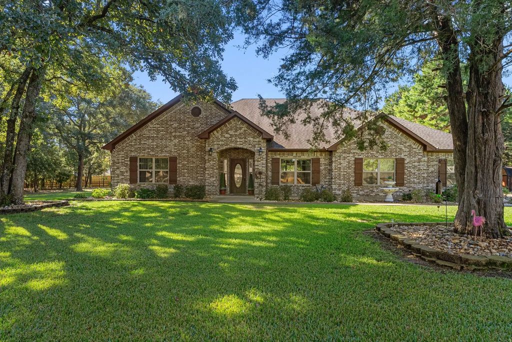 237 County Rd 2321, Mineola