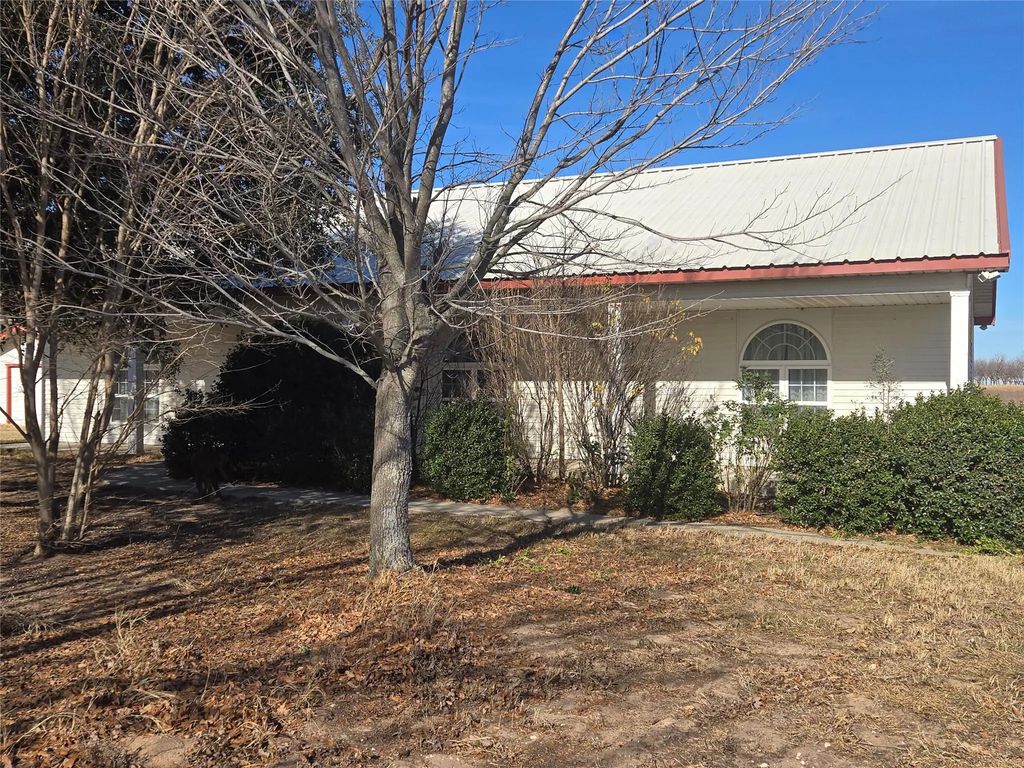 700 County Road 408, Comanche