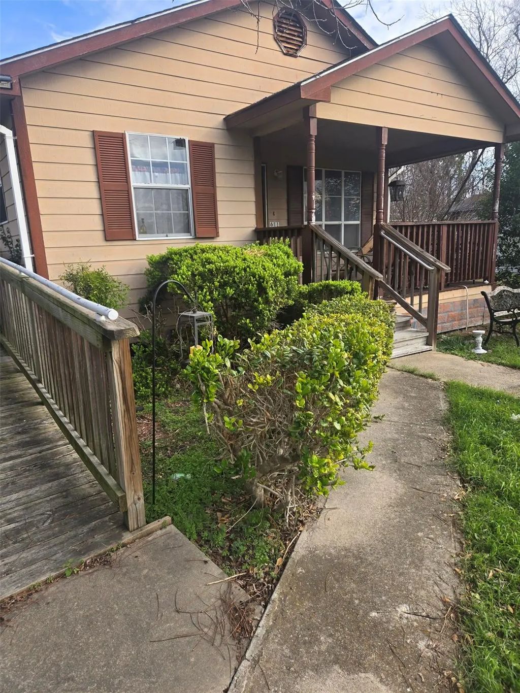 611 Maple Street, Taylor