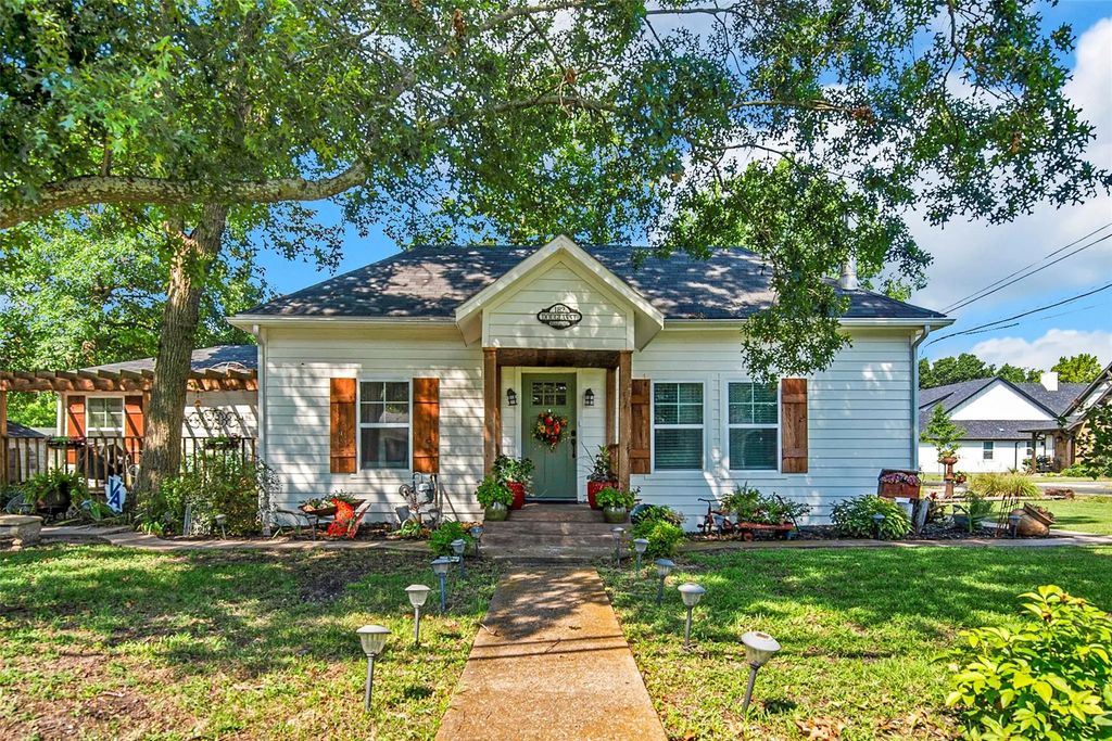 182 Douglas Street, Van Alstyne