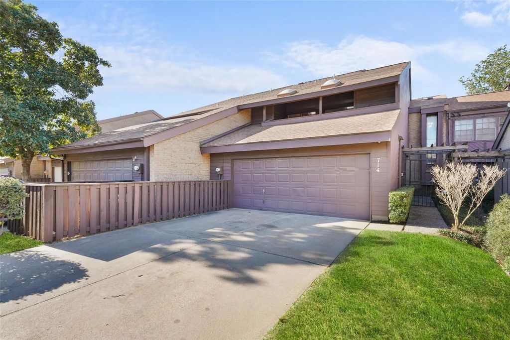 714 Oakwood Trail, Fort Worth