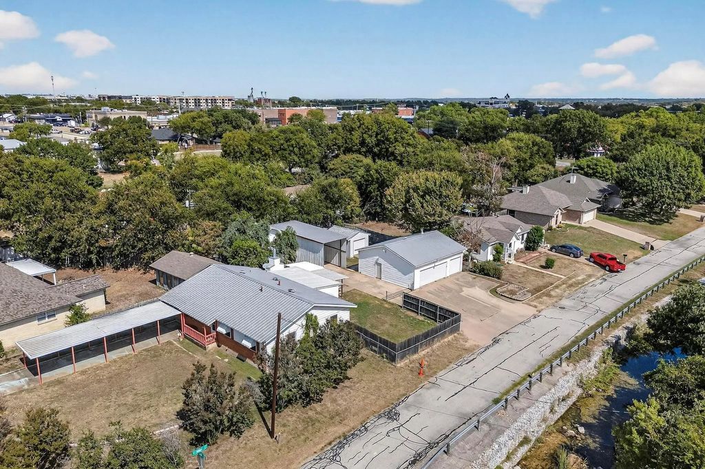 157 Se Tarrant Avenue, Burleson